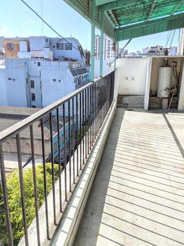 Imagen 4 de 14 de Vta. 2 Amb. Frente. Balcón Terraza. Vista Abierta. Kitchenette Y Baño Con Ducha. Oportunidad!