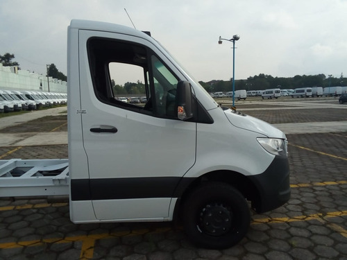 Imagen 7 de 8 de Sprinter Chasis Cabina 5.5 Ton. Largo 516 Mod. 2022