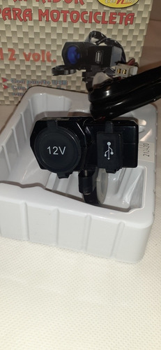 Imagen 1 de 4 de Toma 12 Volt Y Usb Para Motos/cuatri Fusible De Protec .