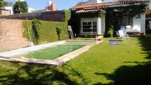 Hermosa Casa En Estilo Colonial En Rogelio Martinez De 3 Dormitorios