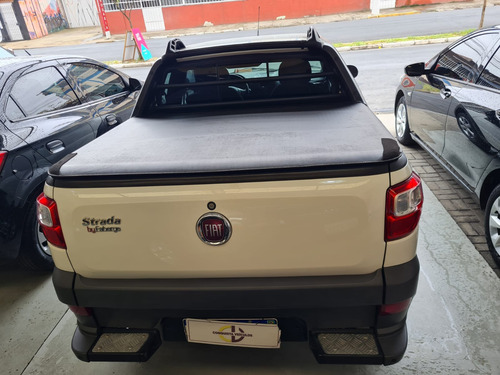 Fiat Strada 1.4 Freedom Cab. Dupla Flex 3p