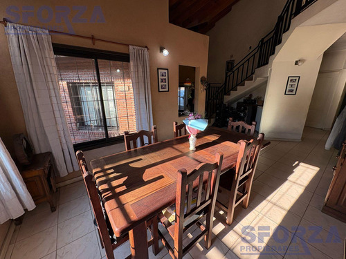 Venta De Casa 5 Ambientes Con Pileta En Los Polvorines
