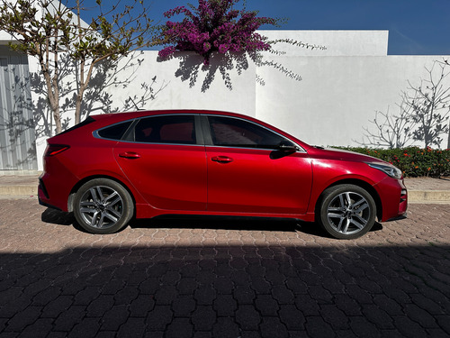 Kia Forte 2.0 Hb Gt Mt 201 hp