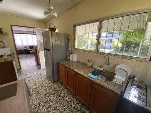 Venta De Casa Con 4 Dormitorios En Lagomar Sur
