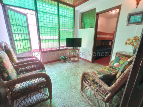 Amplia Y Fresca Casa En Venta Ubicada En Maracay Urb El Centro Db 23-28368