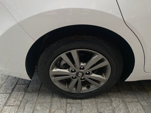 Imagem 10 de 12 de Hyundai Elantra Special Edition 2.0 Aut 2017 Completo Teto