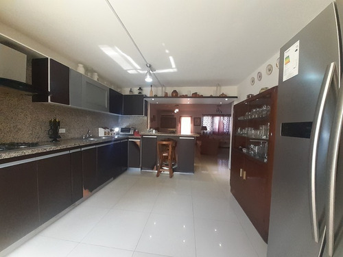 Imagen 4 de 17 de Apartamento En Venta Res. Cantarrana, Avenida Lara