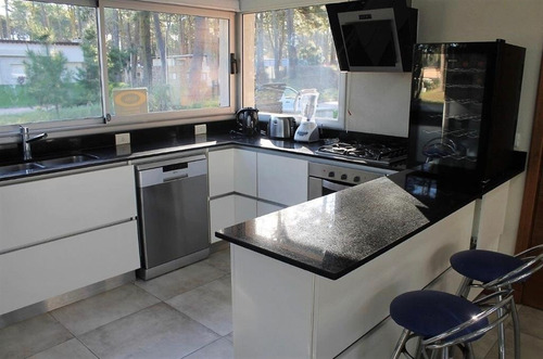 Imagen 11 de 24 de Casa Moderna Con Piscina - Zona Alamos - Enero No Disponible