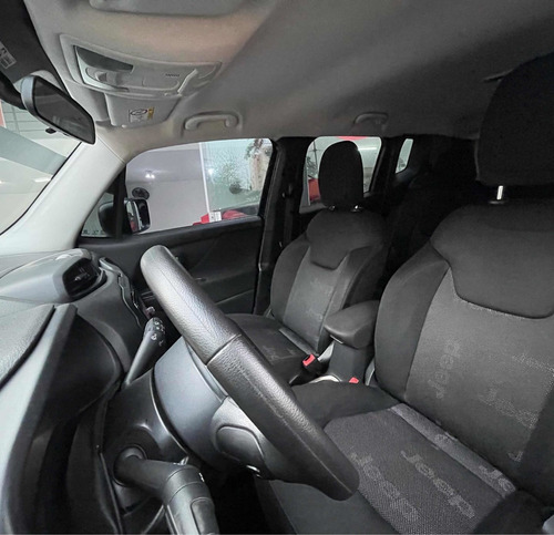 Imagem 6 de 10 de Jeep Renegade 2016 1.8 Sport Flex Aut. 5p