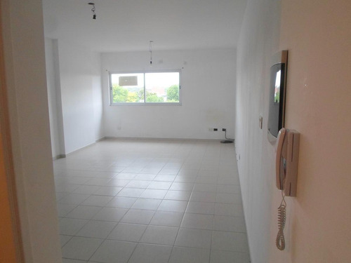 Imagen 2 de 8 de Departamento En Venta, Moreno 615 2° D, Belén De Escobar