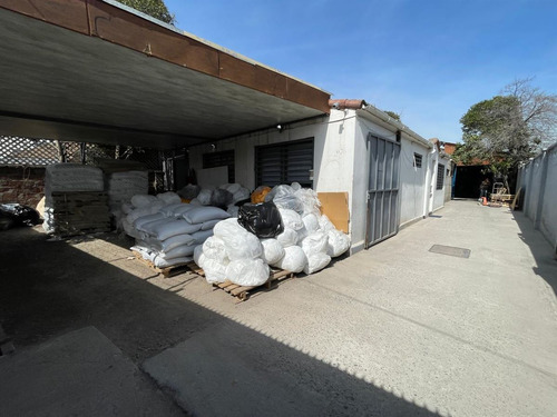Casa Comercial Con Galpón - La Cisterna