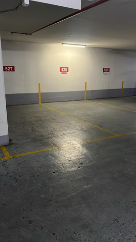 Estacionamiento En Arriendo Edificio Génesis, Las Condes