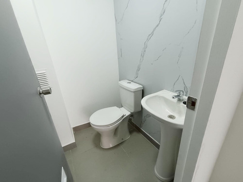 Arriendo Local Comercial 40 M2 Con Estacionamiento