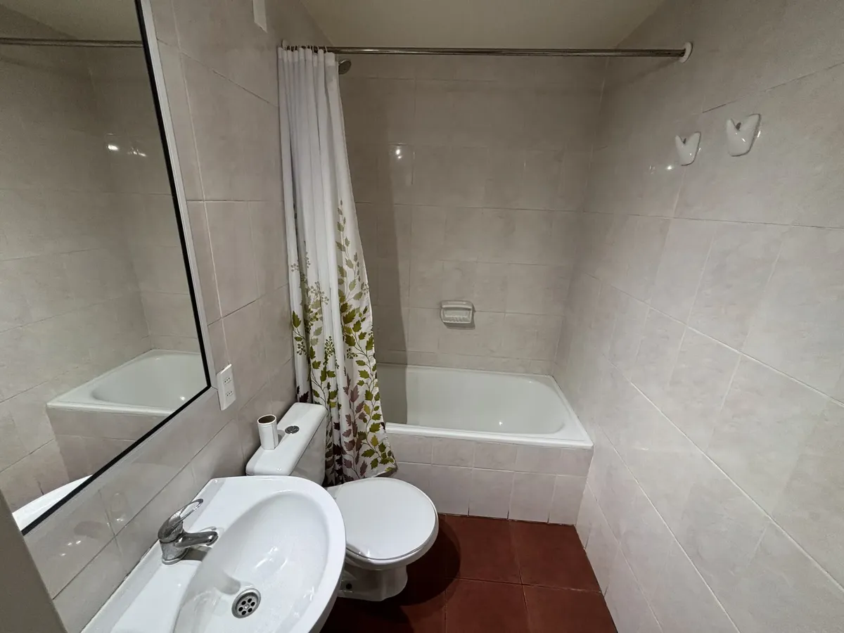 Imagen 5 de 17 de Casa Remodelada A Pasos Del Metro, Jardín Y Estacionamiento.