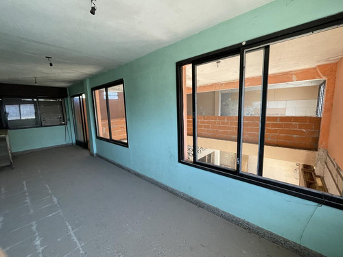 Imagen 8 de 13 de Venta - Oportunidad Local En Zona Comercial