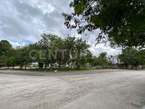 En Venta Terreno En Arco Norte Fraccionamiento Las Palmas Ii C3940