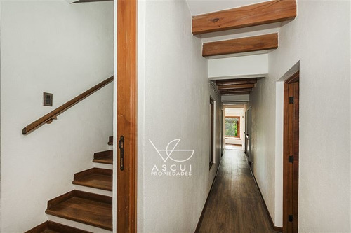 Casa En Venta De 4 Dorm. En Lo Barnechea