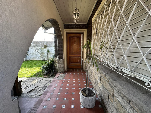 Venta - Casa Con Fondo Libre
