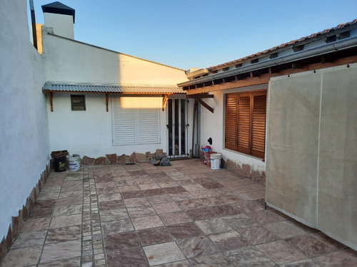 Imagen 14 de 21 de Amplia Casa De 3 Ambientes Con Dos Patios En Tandil