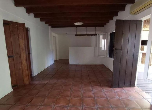Casa Venta 3 Dormitorios 2 Baños 2 Cocheras 1 Patio Y Parrilla 300 Mts 2 Totales - City Bell