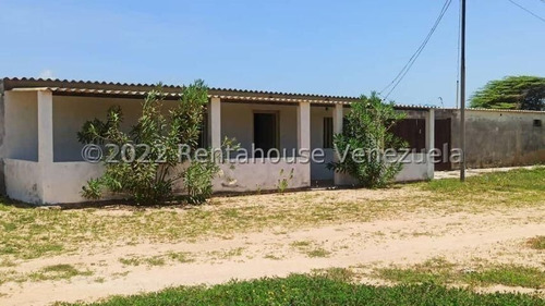 Imagen 1 de 11 de Casa De Playa En Venta Ubicada En El Supi, Paraguana.