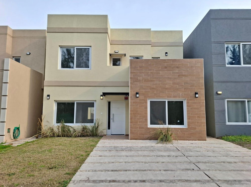 Vendo Casa De 5 Ambientes En El Buenos Aires Village
