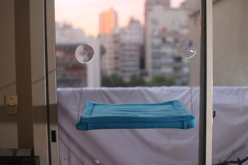 Cama Colgante  Para Ventana Con Mantita Lavable