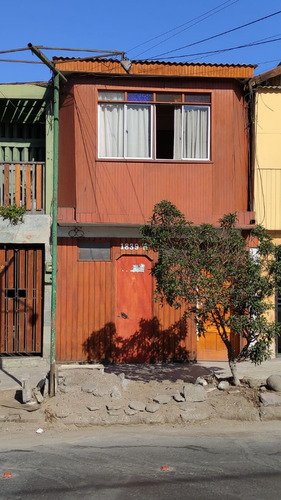 Casa En Calle Arturo Fernandez - Iquique