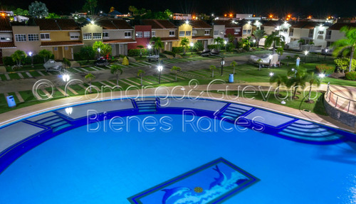 Townhouse En Pueblo Viejo Ii