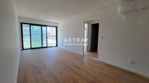 Apartamento En Alquiler De 2 Dormitorios En Malvin (ref: Ast-3605)