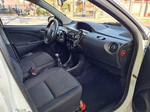 Imagen 13 de 14 de Toyota Etios 1.5n Xs 4p 61.000km