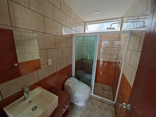 Casa En Venta De 2 Niveles En Col. Empleado Postal Con Alberca Apta A Créditos