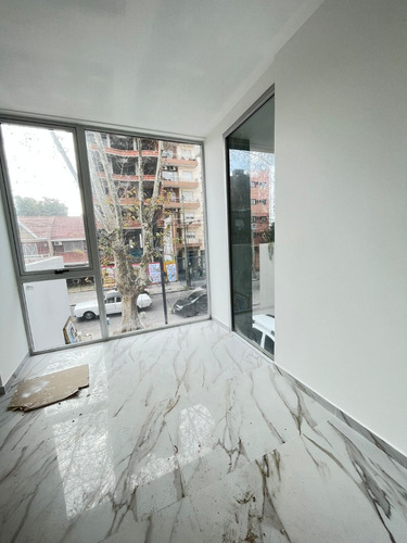En Venta Unico Local De 3x6 En Edif. Ubicado En Centro Comercial Lanus .o. (229)