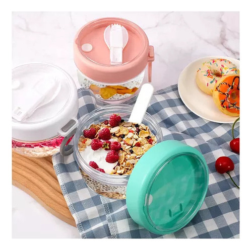 A Envases De Avena Para Toda La Noche Con Tapas Y Cucharas,
