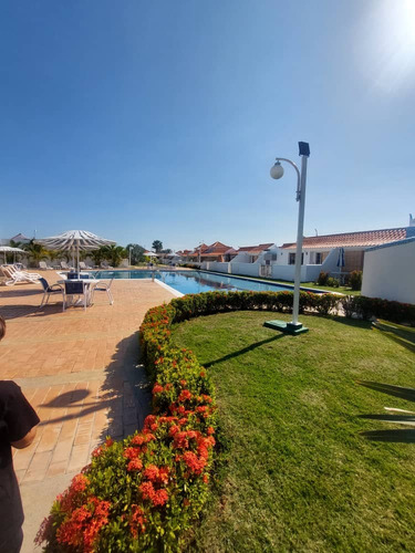 (gb989) En Venta Town House En Res Pescadores Iii, Tucacas
