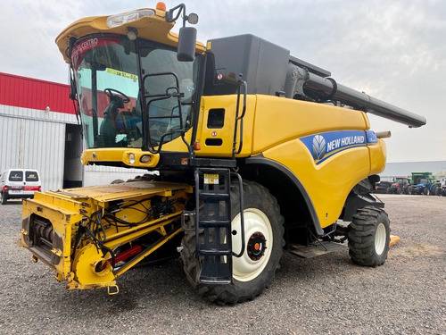 Cosechadora New Holland Cr6080 - 35 Pies - Año 2015