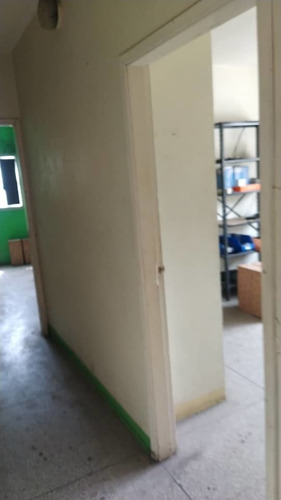 Apartamento Con Local Comercial