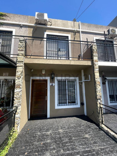 Venta Casa Tipo Duplex 3 Ambientes Ituzaingo Norte Con Entrepiso En Tercer Piso