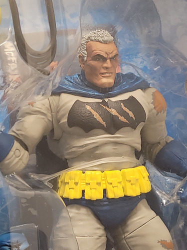 Batman-(battle Damage)7 -dc Multiverse-mcfarlane Toys (Usado)
