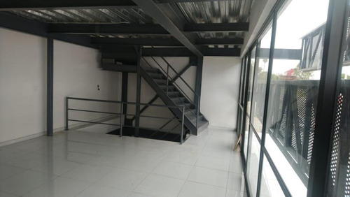 Oficina En Av. Federalismo 120m2