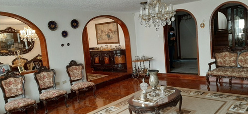 Imagen 2 de 11 de Oportunidad !! Casa Comercial - Vendo Cumbayá - La Primavera, Casa Grande !!