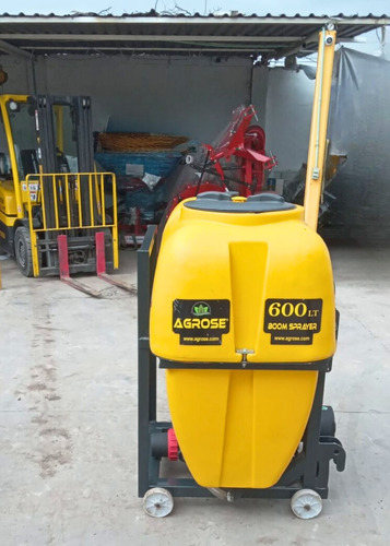Aspersora De Tractor 600 L Con Triple Tanque Gergedan Agrose