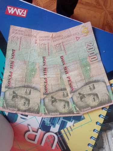 Billete De 2000