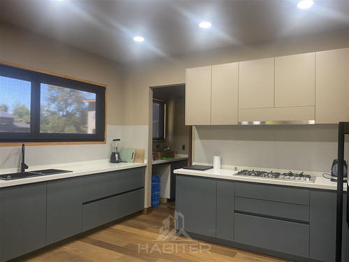 Casa En Venta De 4 Dorm. En Pucón