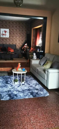 Casa Grande 3 Dormitorios 2 Baños. Penco Esquina Regimiento Sn, Unión, Montevideo Usd 250.000 364 M² Totales 3 Dormitorios 2 Baños Superficie Total 364 M² Área Privada 175 M² Dormitorios 3 Baños 2 Co