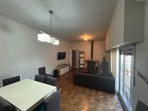 Florida: Encantadora Casa Antigua Refaccionada A Nuevo, En Calle Arbolada