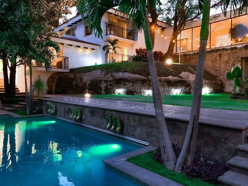 Casa En Colinas De San Javier De Lujo Con Alberca En Venta