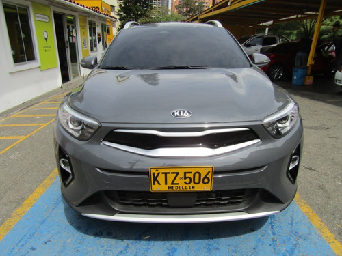Imagen 2 de 15 de Kia Stonic Zenith Hibrido 1.0 Mod 2022