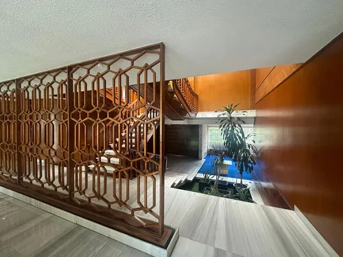 En Venta Lujosa E Iluminada Residencia, Localizada En Circuito Novelistas, Satélite.