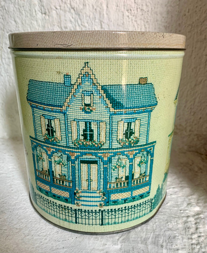 Antiguo Bote Galletero Casa Victorianas Bordadas (Usado)